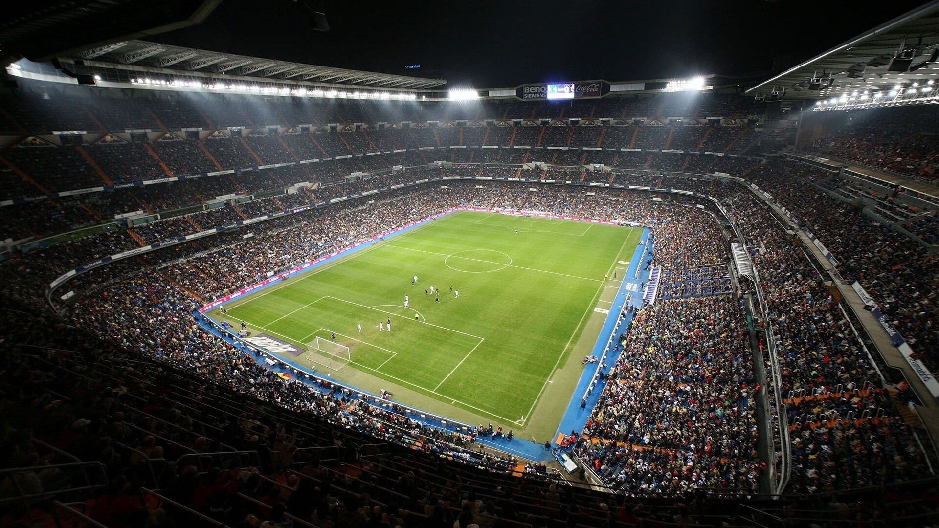 爱游戏中心-双线告捷！国际米兰加时绝杀状态回暖，上海海港刷新队史纪录引解说惊呼